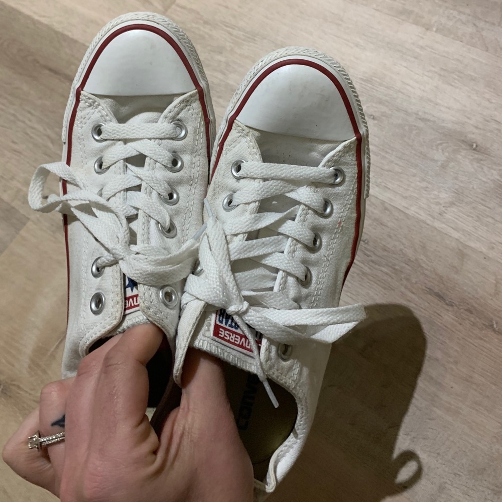 Converse low-tops 👟EUC!!!✨